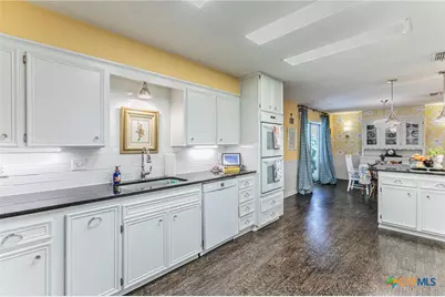 208 Highland Oaks Drive, Harker Heights, TX 76548 - Photo 9