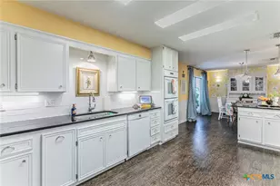 208 Highland Oaks Dr, Harker Heights, TX 76548 - Photo 9