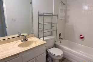 121 Byron Ln, Victoria, TX 77901 - Photo 9