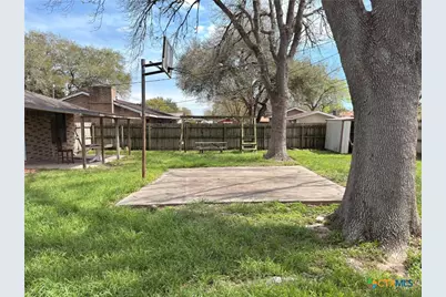 121 Byron Lane, Victoria, TX 77901 - Photo 15