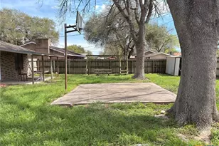 121 Byron Ln, Victoria, TX 77901 - Photo 15