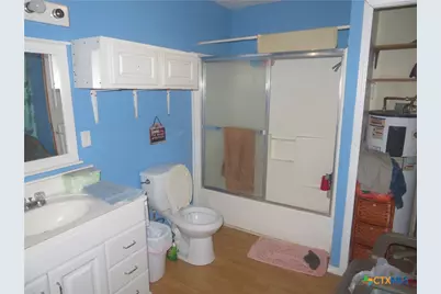 1923 Co Rd 286, Edna, TX 77957 - Photo 37