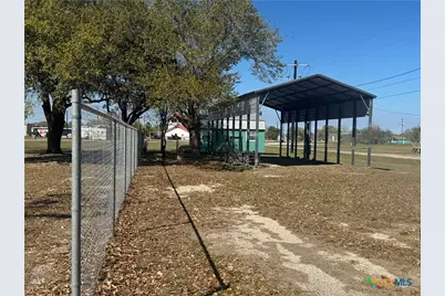 202 W Cleveland Avenue, Seadrift, TX 77983 - Photo 3