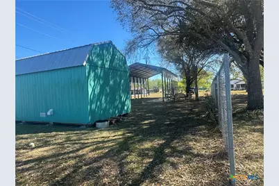 202 W Cleveland Avenue, Seadrift, TX 77983 - Photo 5