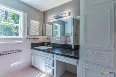 1808 N Beal Street, Belton, TX 76513 - Photo 19