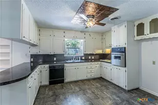 1808 N Beal St, Belton, TX 76513 - Photo 7