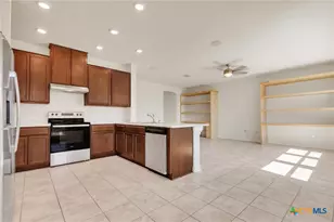 401 Briarfield Dr, Seguin, TX 78155 - Photo 9