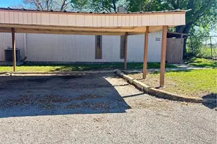 1051 Country Club Dr, Seguin, TX 78155 - Photo 17