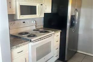 1051 Country Club Dr, Seguin, TX 78155 - Photo 5