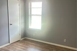 1051 Country Club Dr, Seguin, TX 78155 - Photo 9