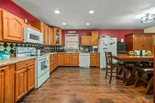 1715 Algee St, Port Lavaca, TX 77979 - Photo 5