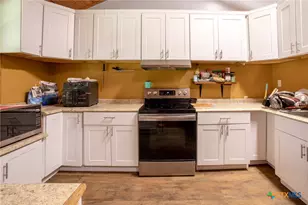 2203 E Trinity St, Victoria, TX 77901 - Photo 13