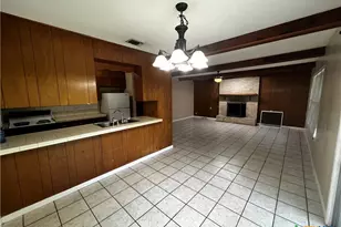 1004 Hillyer St, San Marcos, TX 78666 - Photo 3