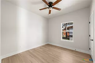 214 Spindletop St, Gatesville, TX 76528 - Photo 17