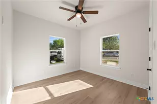 214 Spindletop St, Gatesville, TX 76528 - Photo 13