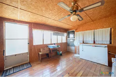 1631 E Fannin Street, Luling, TX 78648 - Photo 23