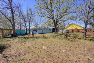 1631 E Fannin St, Luling, TX 78648 - Photo 25