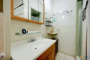 1631 E Fannin St, Luling, TX 78648 - Photo 19