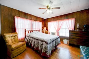 1631 E Fannin St, Luling, TX 78648 - Photo 21