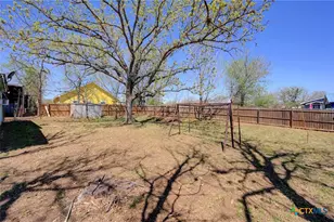 1631 E Fannin St, Luling, TX 78648 - Photo 27