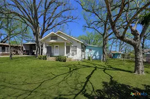 1631 E Fannin St, Luling, TX 78648 - Photo 1