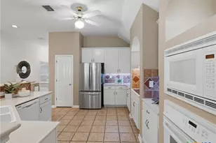 29 Horseshoe Trail, New Braunfels, TX 78132 - Photo 5