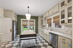 1042 SW Cross St, New Braunfels, TX 78130 - Photo 11