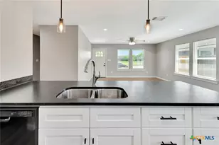 112 Missy Ln, Victoria, TX 77901 - Photo 11