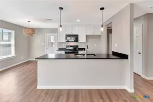 112 Missy Ln, Victoria, TX 77901 - Photo 9