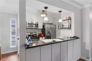 1051 Country Club Dr, Seguin, TX 78155 - Photo 9