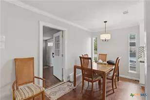 1051 Country Club Dr, Seguin, TX 78155 - Photo 7