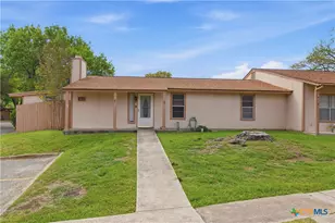 1051 Country Club Dr, Seguin, TX 78155 - Photo 1