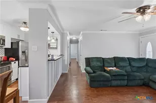 1051 Country Club Dr, Seguin, TX 78155 - Photo 5