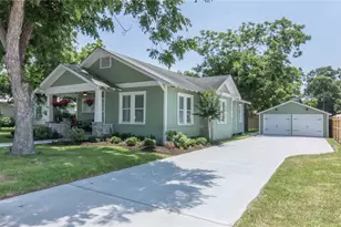 410 N Avenue D, Shiner, TX 77984 - Photo 1