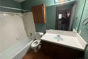 608 King Arthur St, Victoria, TX 77904 - Photo 9