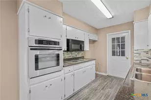 2512 E Airline Rd, Victoria, TX 77901 - Photo 9