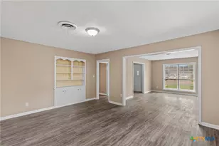 2512 E Airline Rd, Victoria, TX 77901 - Photo 7