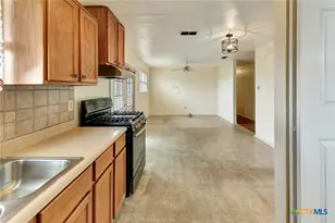 1907 Pleasant Green Dr, Victoria, TX 77901 - Photo 3