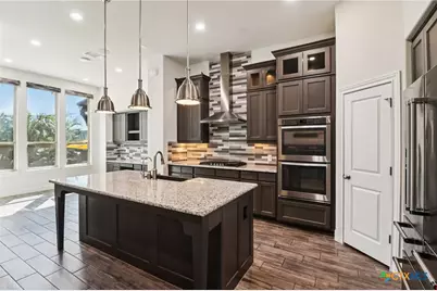 988 Carriage Loop, New Braunfels, TX 78132 - Photo 7