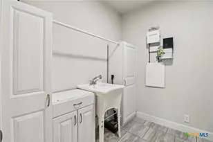 988 Carriage Loop, New Braunfels, TX 78132 - Photo 27