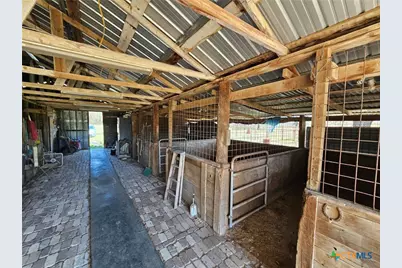 4821 Fm 467, Seguin, TX 78155 - Photo 27