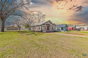 403 W French St, Cuero, TX 77954 - Photo 5
