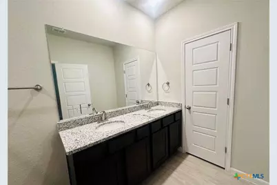 516 Hudson St, Seguin, TX 78155 - Photo 7