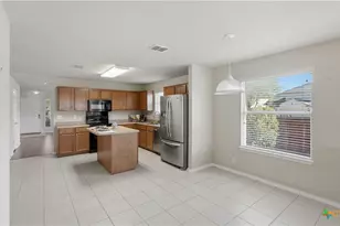 513 Zapata Cir, New Braunfels, TX 78130 - Photo 5