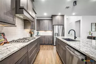 634 Meade St, New Braunfels, TX 78132 - Photo 9