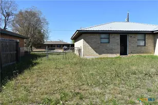 304 Meadow Dr, Marion, TX 78124 - Photo 5