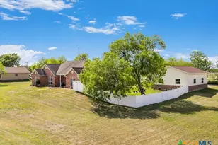 602 Basswood St, Victoria, TX 77904 - Photo 33