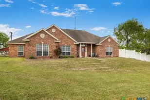 602 Basswood St, Victoria, TX 77904 - Photo 3