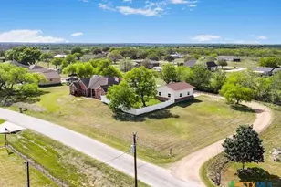 602 Basswood St, Victoria, TX 77904 - Photo 35