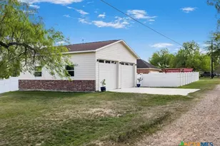 602 Basswood St, Victoria, TX 77904 - Photo 43